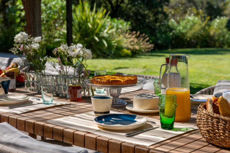 Exterieur_convivial_bastide_marius_Aix_en_provence