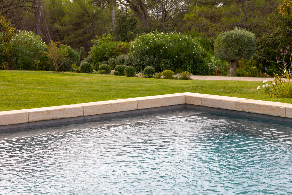 Exterieur_piscine_bastide__convivial_marius_Vence
